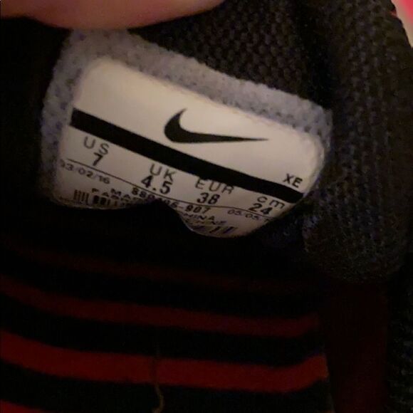 Navy/red limited edition Nike sneaker. Size 7. W - Picture 8 of 12